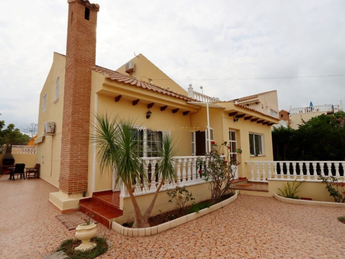 Huis te koop in Playa Flamenca | 4 slaapkamers H5397133