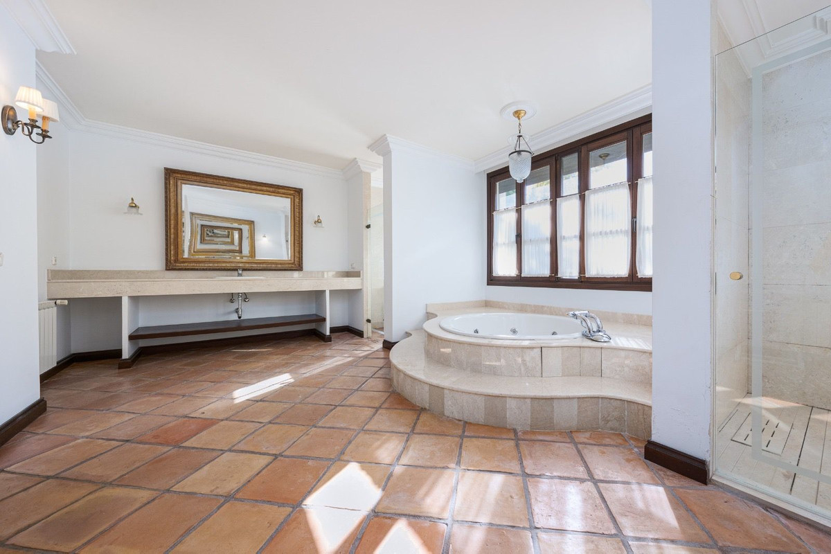 Huis te koop in Sierra Blanca | 6 slaapkamers H5293477