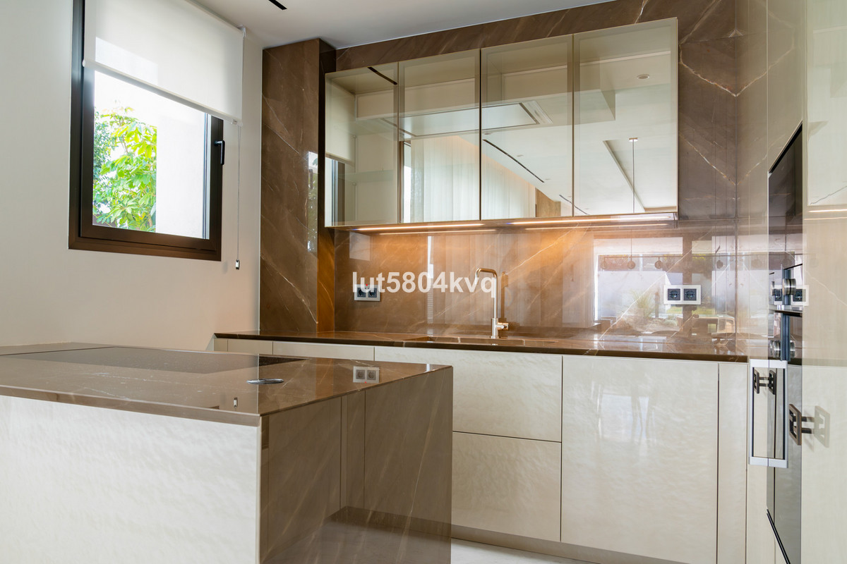 Appartement te koop in The Golden Mile | 4 slaapkamers H5075737