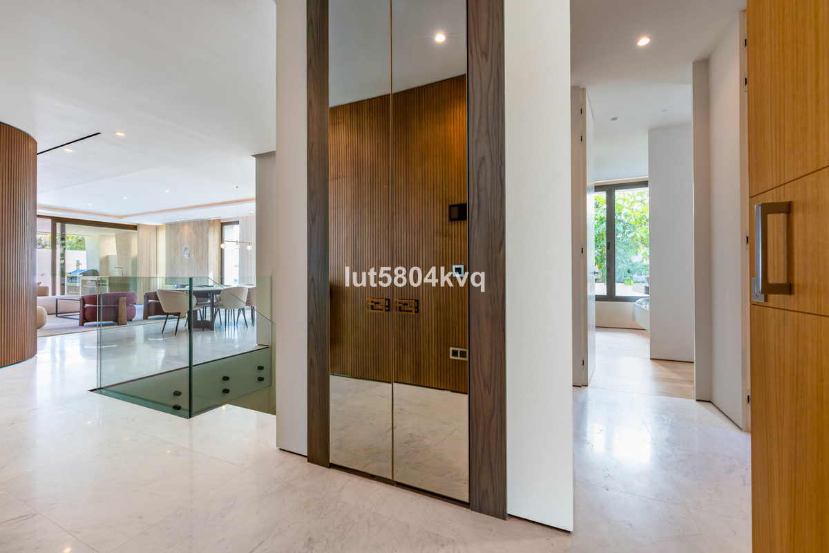 Appartement te koop in The Golden Mile | 4 slaapkamers H5075737