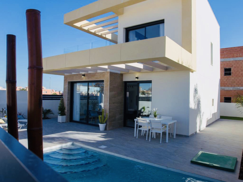 Detached chalet te koop in Los Montesinos | 3 slaapkamers H248363