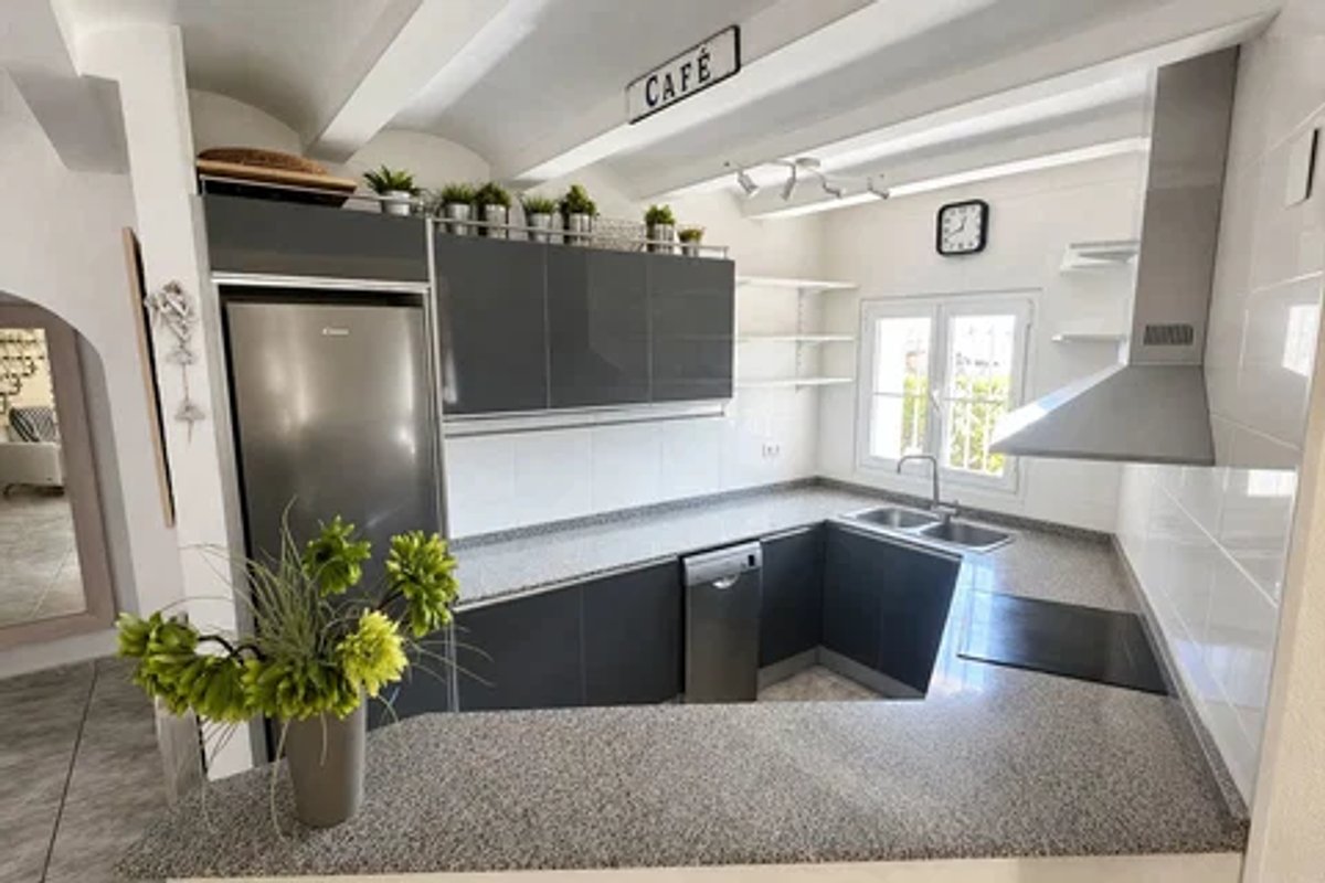 Villa te koop in Els Poblets | 4 slaapkamers HI8226