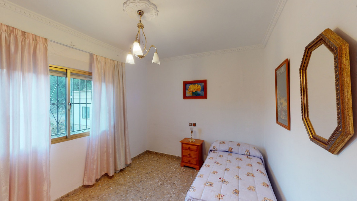 Huis te koop in Alcaucín | 10 slaapkamers H5125291
