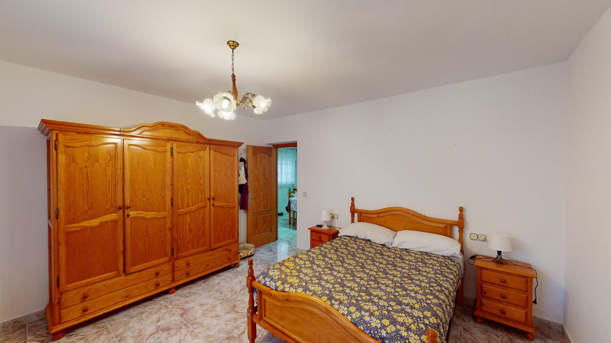 Huis te koop in Alcaucín | 10 slaapkamers H5125291