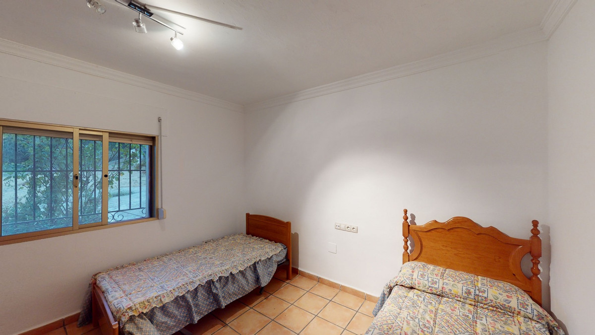 Huis te koop in Alcaucín | 10 slaapkamers H5125291