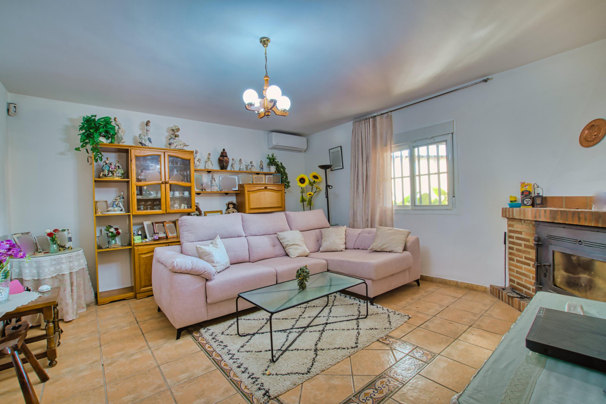 Finca - Cortijo te koop in Alcaucín | 4 slaapkamers H5322238