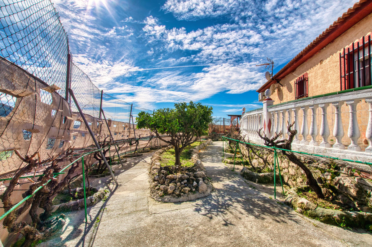 Finca - Cortijo te koop in Alcaucín | 4 slaapkamers H5322238