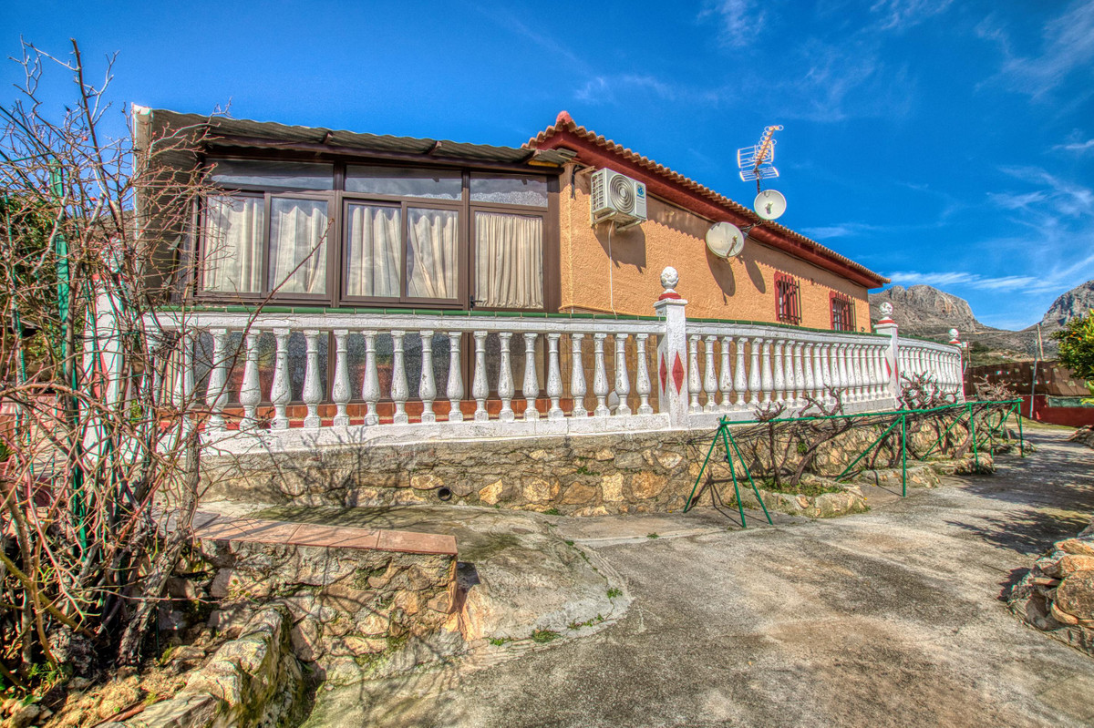 Finca - Cortijo te koop in Alcaucín | 4 slaapkamers H5322238