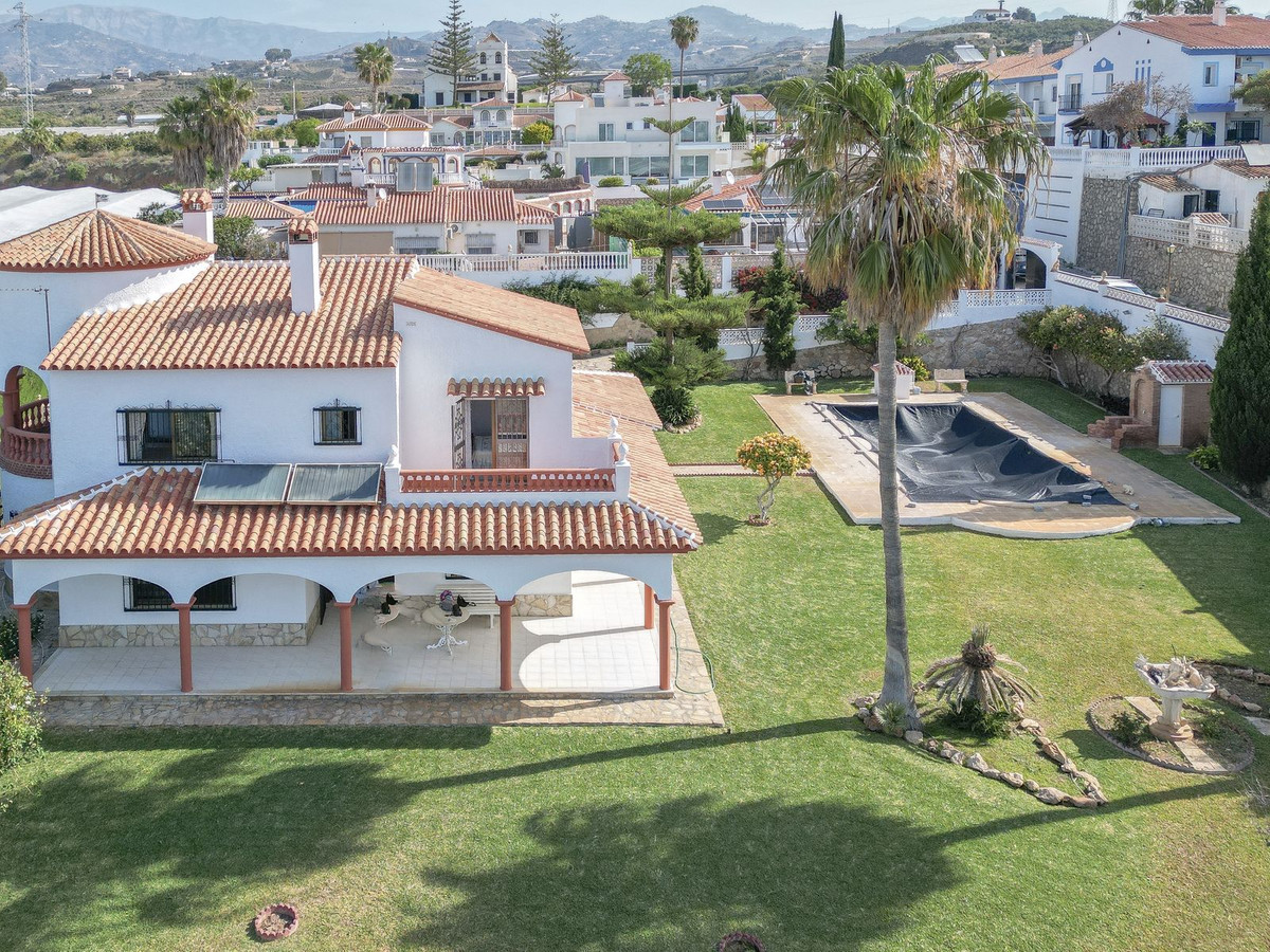 Vrijstaande Villa in Algarrobo-1