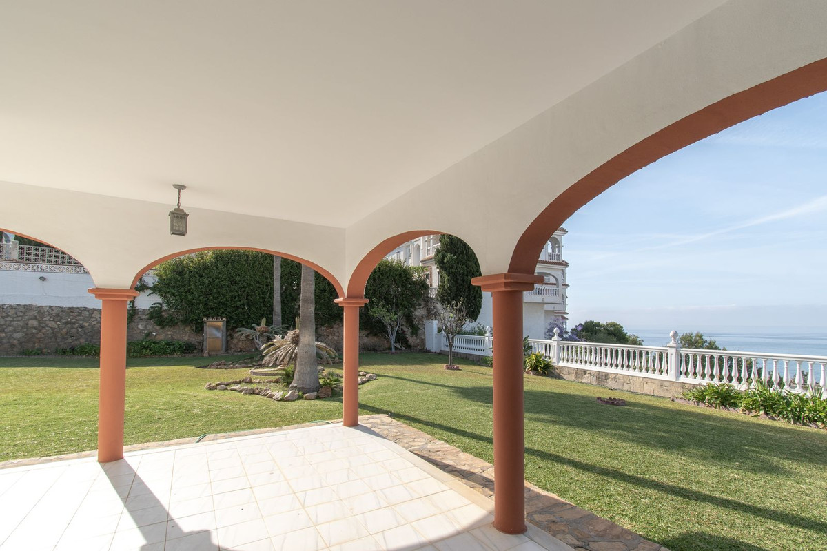 Vrijstaande Villa in Algarrobo-11