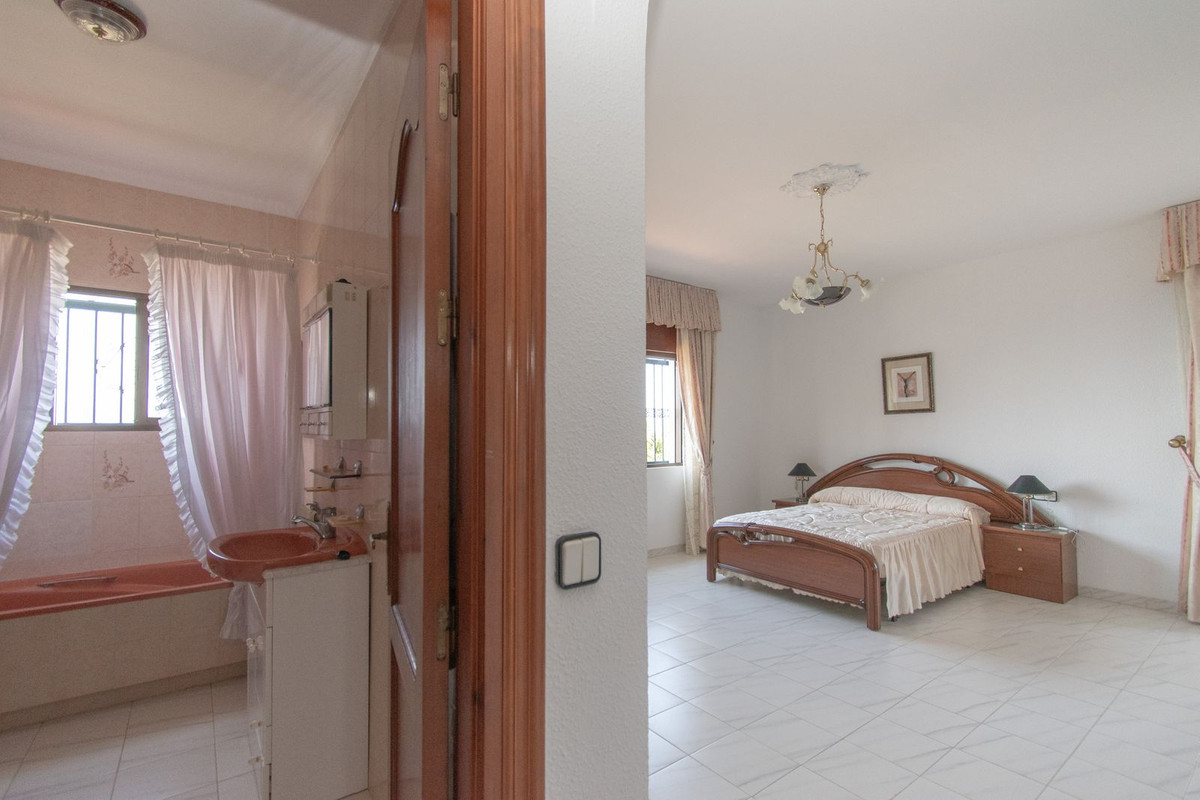 Vrijstaande Villa in Algarrobo-17