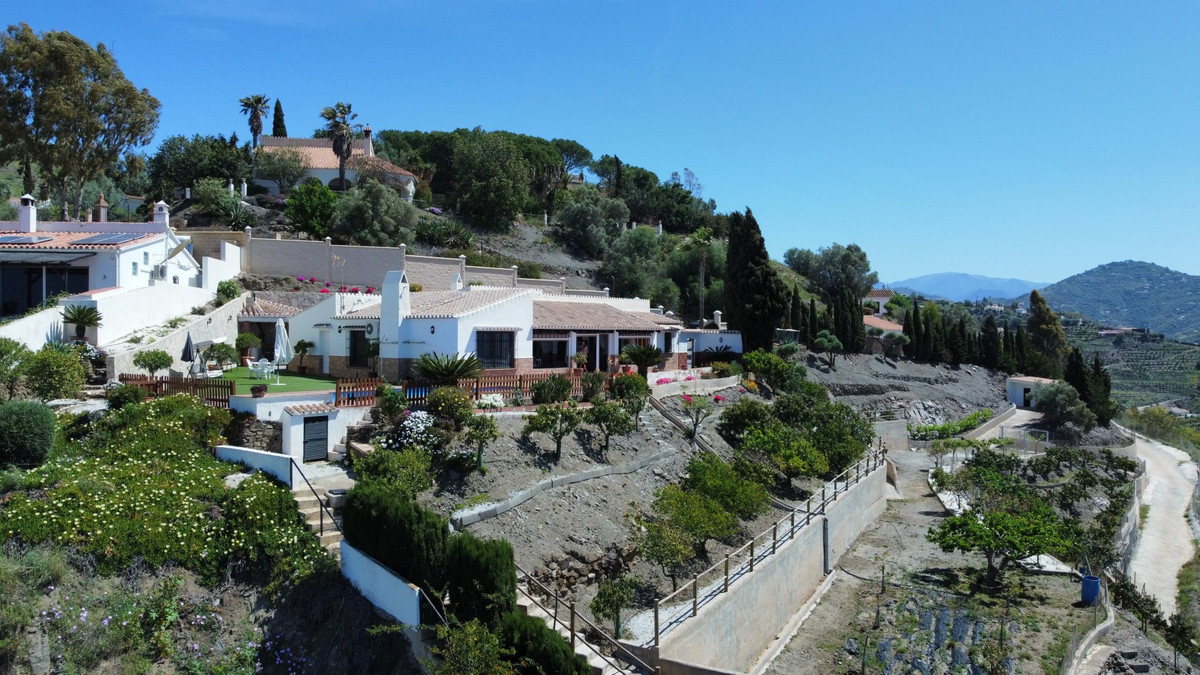 Vrijstaande Villa in Algarrobo-1