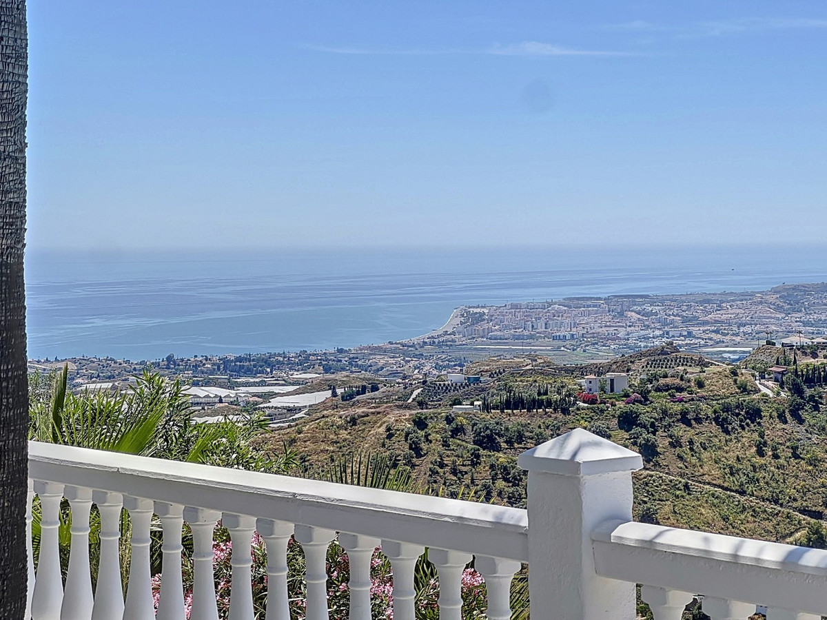 Detached Villa te koop in Algarrobo | 7 slaapkamers H5064166