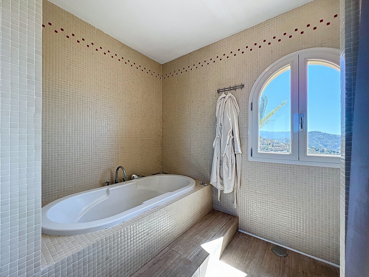 Detached Villa te koop in Algarrobo | 6 slaapkamers H5064178