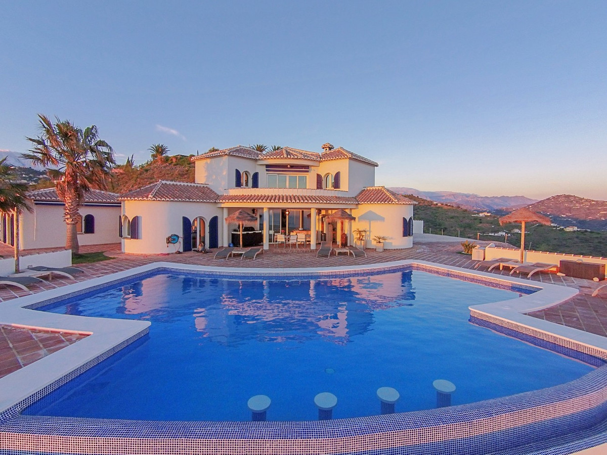Detached Villa te koop in Algarrobo | 6 slaapkamers H5064178