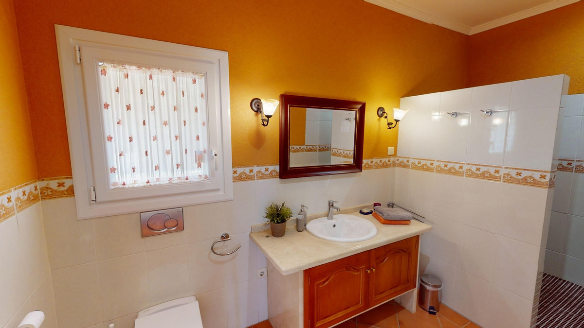 Huis te koop in Algarrobo | 3 slaapkamers H5123266