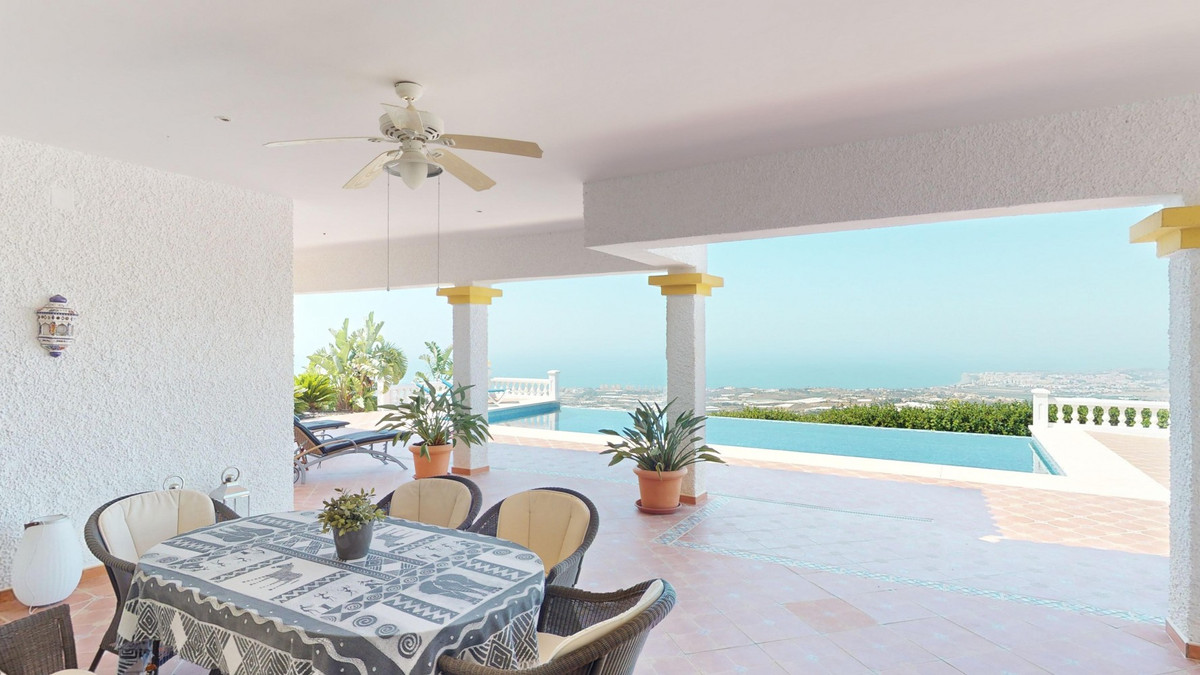 Huis te koop in Algarrobo | 3 slaapkamers H5123266