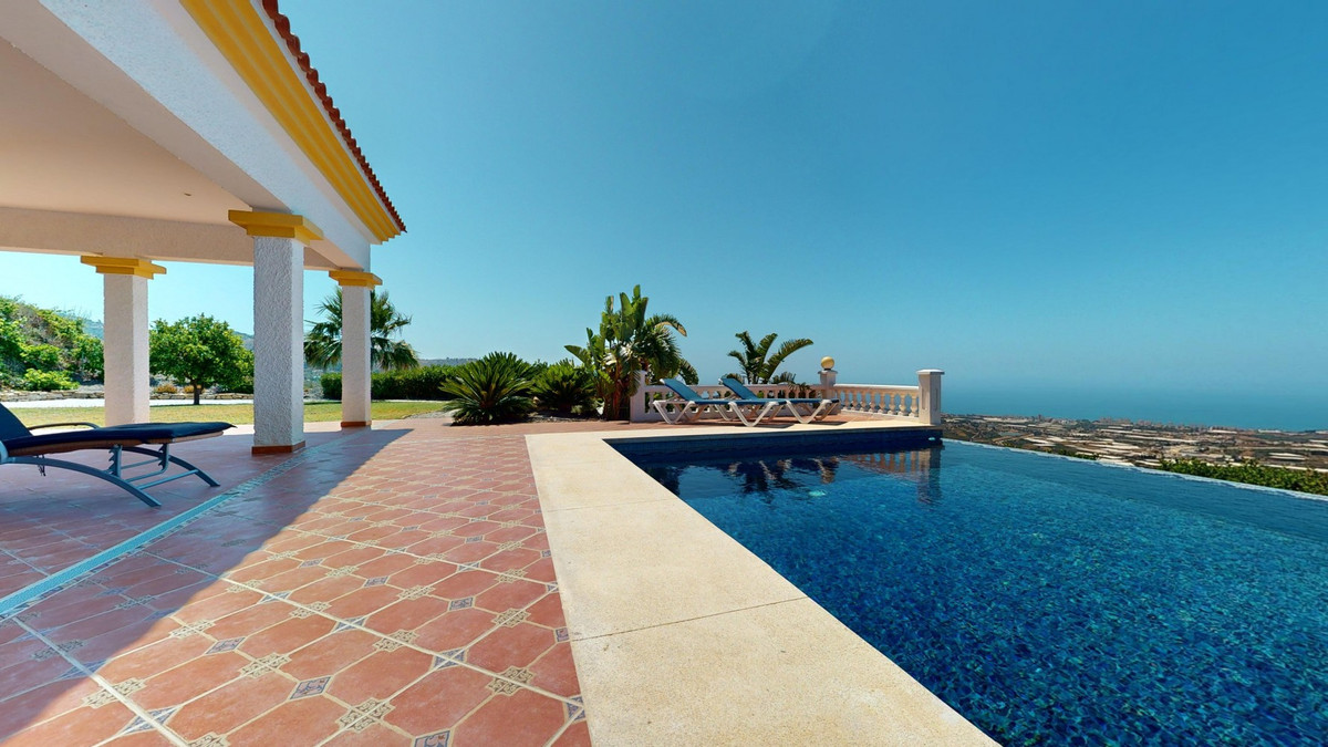 Huis te koop in Algarrobo | 3 slaapkamers H5123266