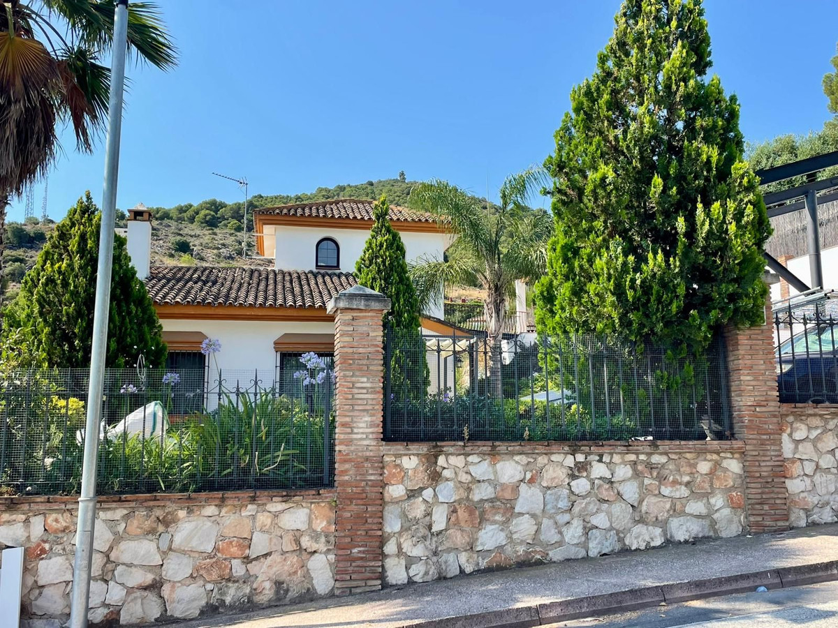 Huis te koop in Alhaurín de la Torre | 4 slaapkamers H5100988