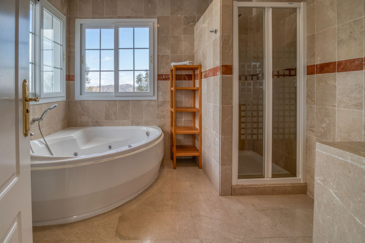 Huis te koop in Alhaurín de la Torre | 4 slaapkamers H5124142