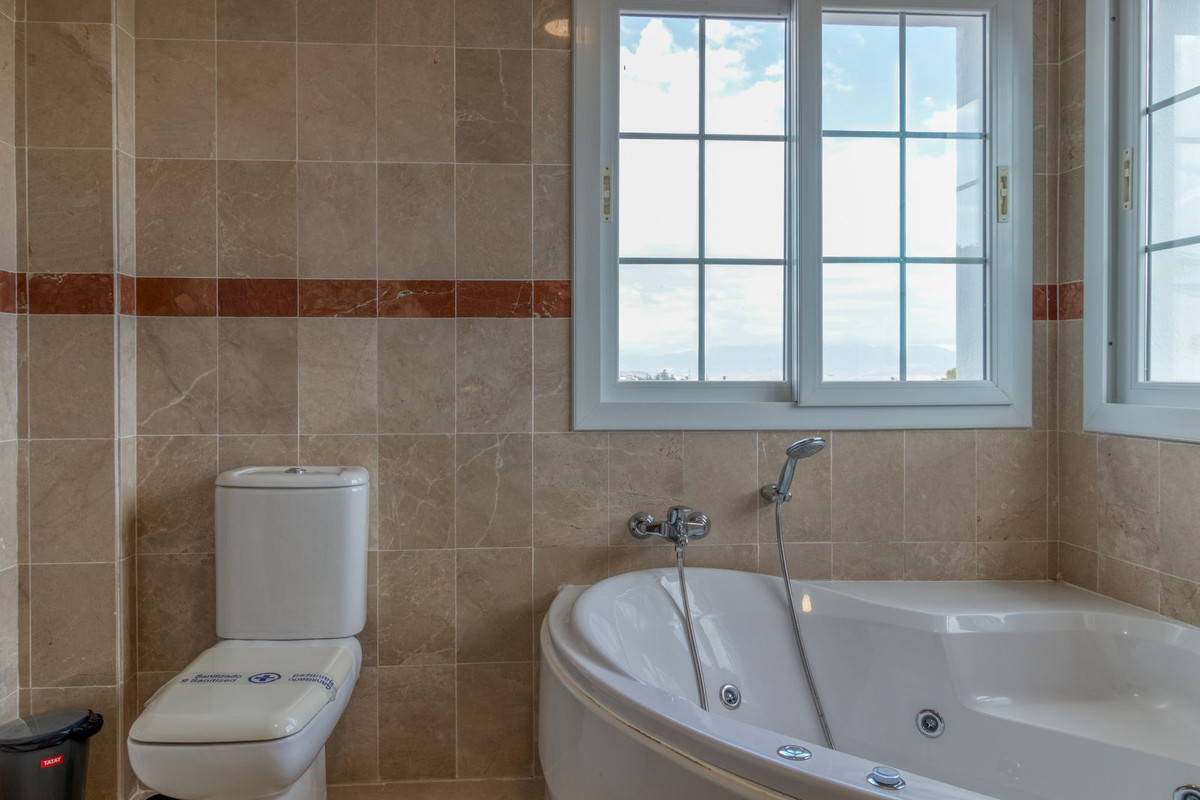 Huis te koop in Alhaurín de la Torre | 4 slaapkamers H5124142
