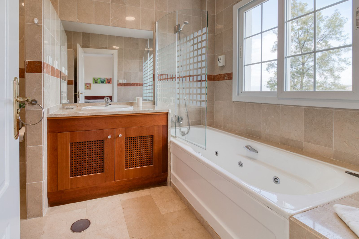 Huis te koop in Alhaurín de la Torre | 4 slaapkamers H5124142