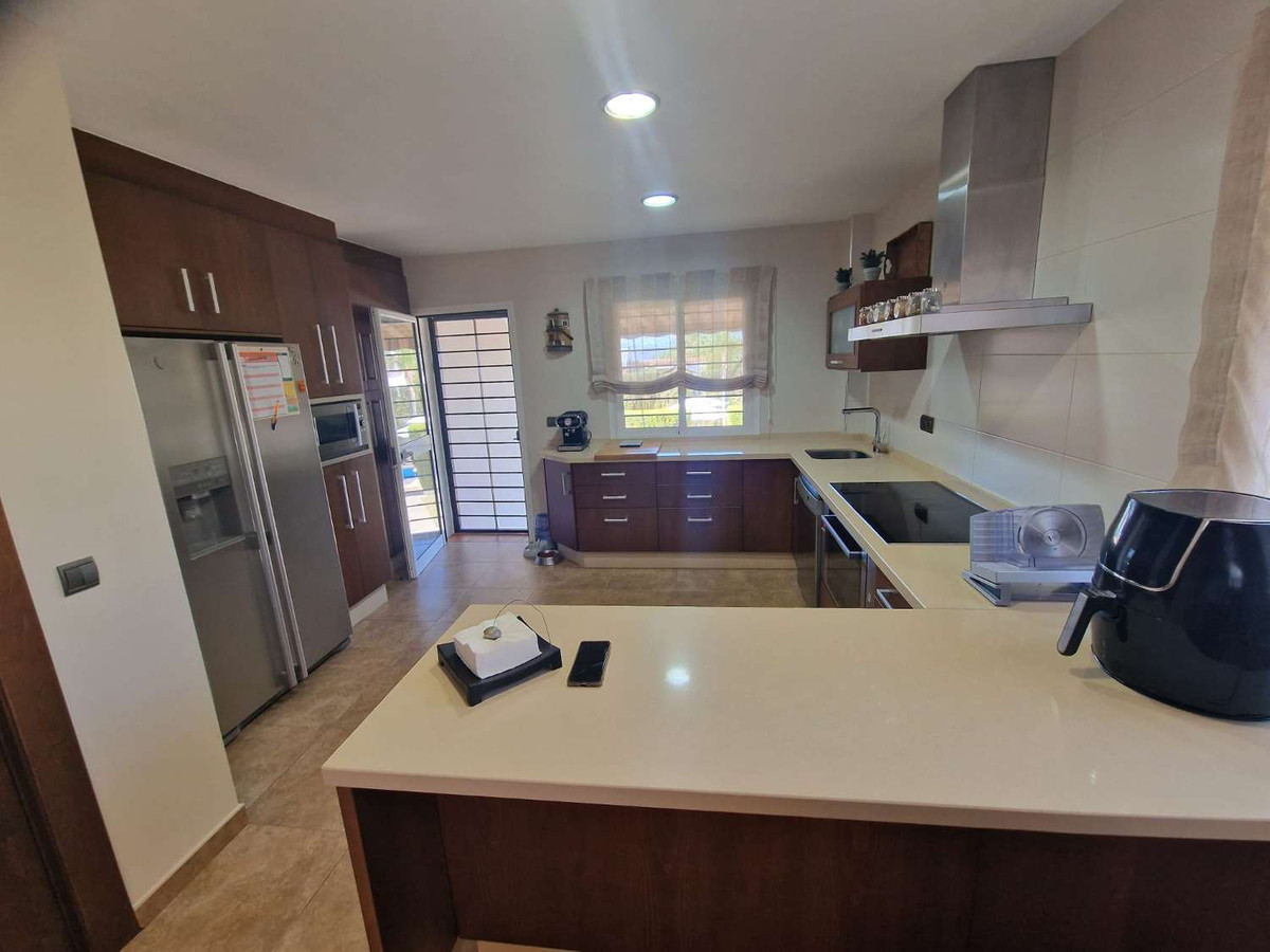 Huis te koop in Alhaurín de la Torre | 4 slaapkamers H5155327