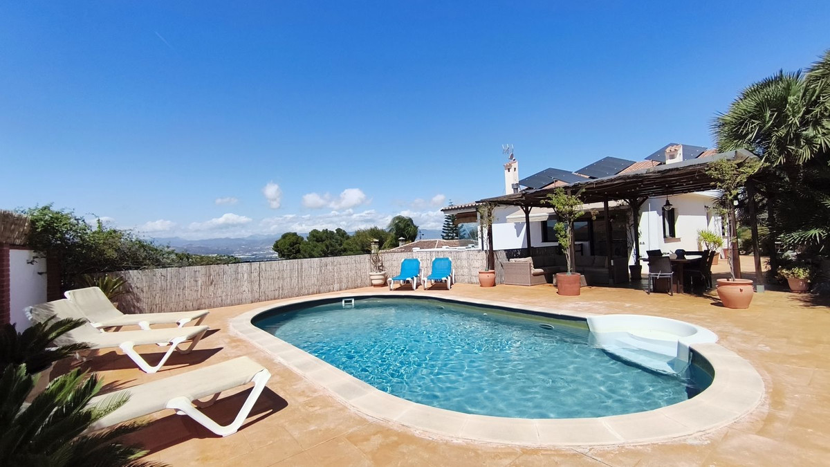 Huis te koop in Alhaurín de la Torre | 6 slaapkamers H5379880