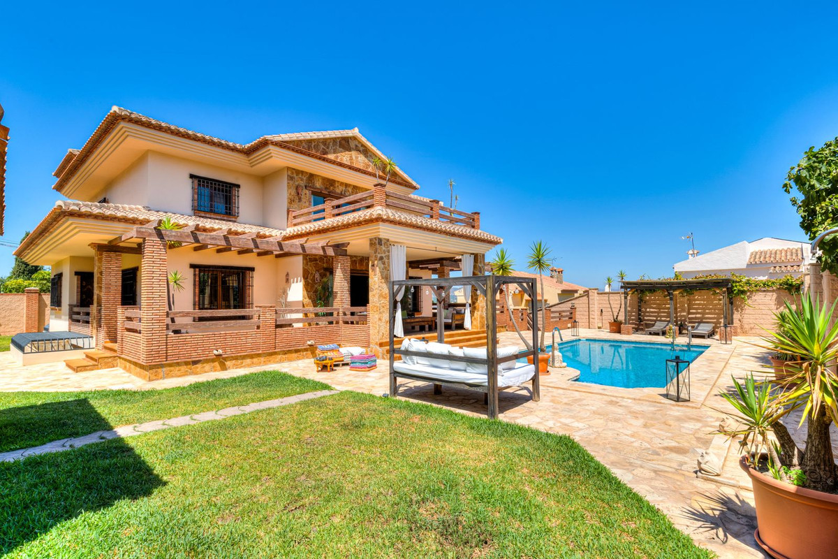 Huis te koop in Alhaurín de la Torre | 8 slaapkamers H5482597