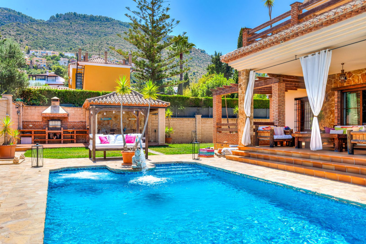Huis te koop in Alhaurín de la Torre | 8 slaapkamers H5482597