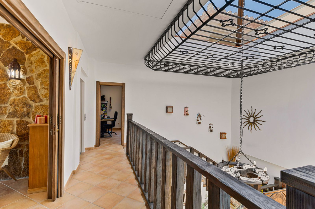 Huis te koop in Alhaurín de la Torre | 8 slaapkamers H5482597