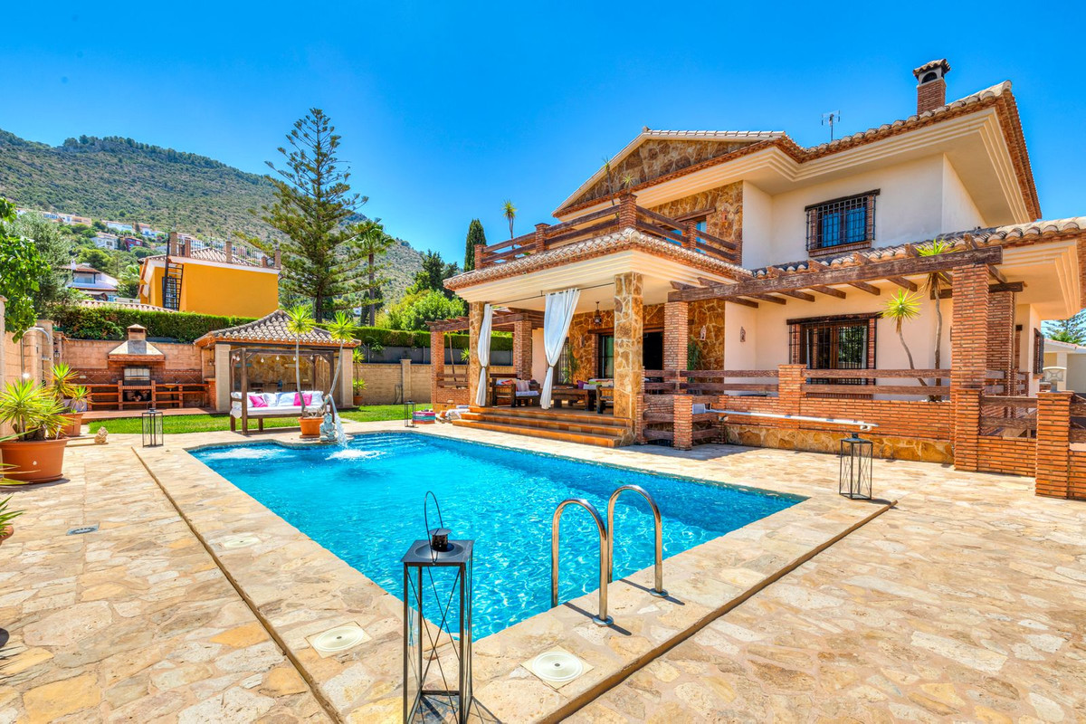 Huis te koop in Alhaurín de la Torre | 8 slaapkamers H5482597