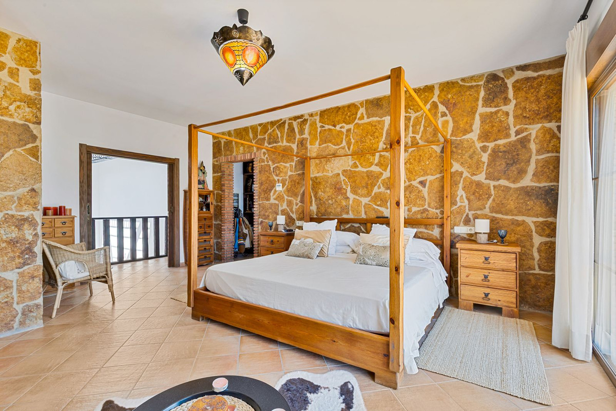 Huis te koop in Alhaurín de la Torre | 8 slaapkamers H5482597
