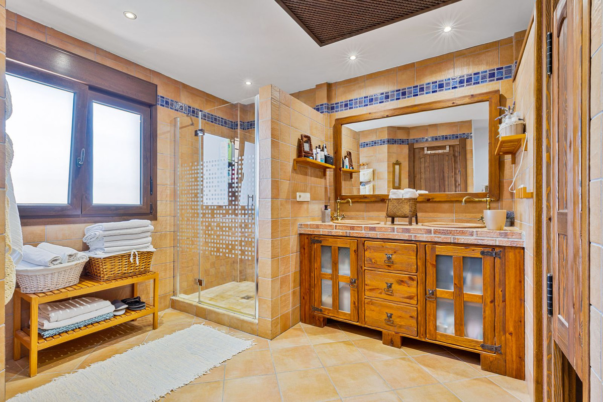 Huis te koop in Alhaurín de la Torre | 8 slaapkamers H5482597