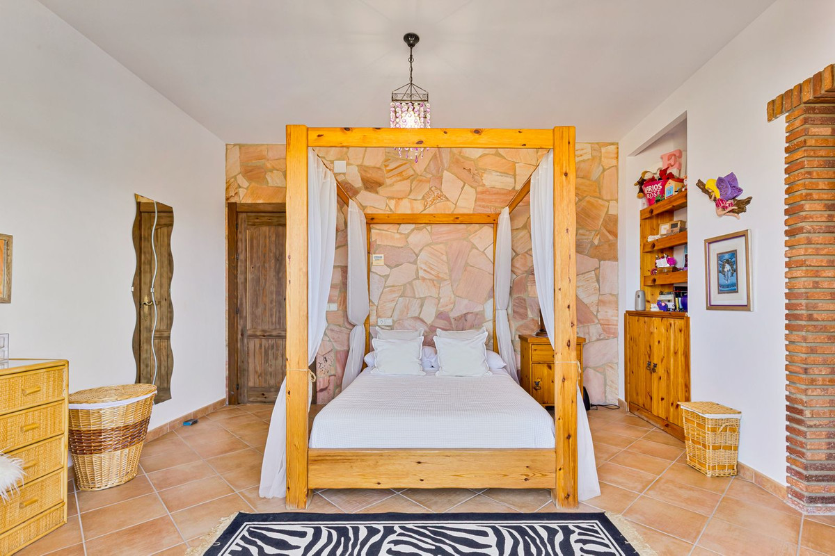 Huis te koop in Alhaurín de la Torre | 8 slaapkamers H5482597