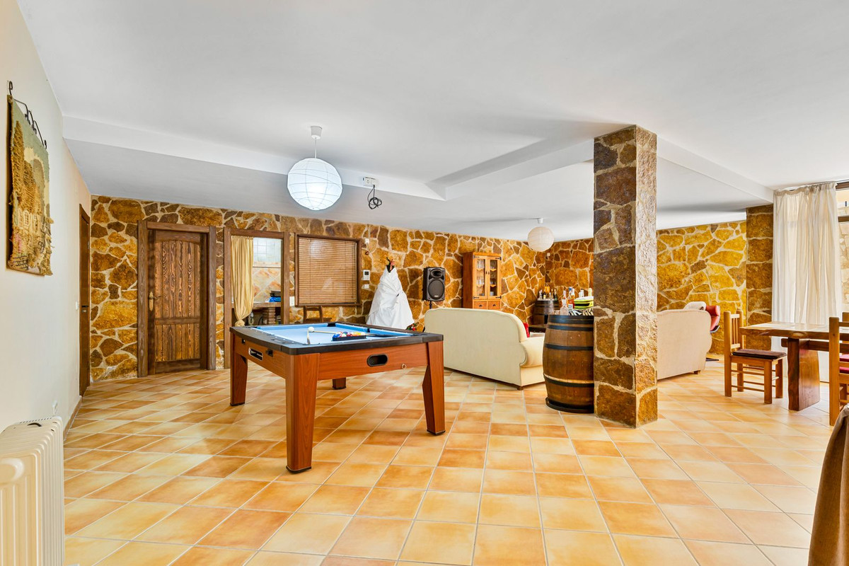 Huis te koop in Alhaurín de la Torre | 8 slaapkamers H5482597