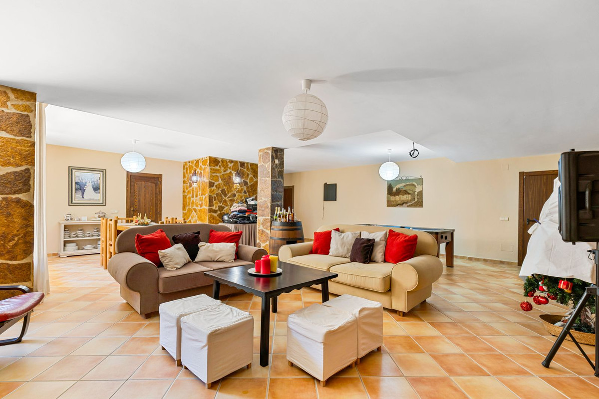 Huis te koop in Alhaurín de la Torre | 8 slaapkamers H5482597