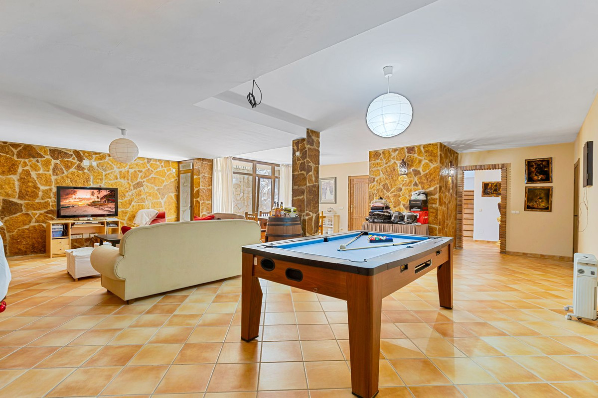 Huis te koop in Alhaurín de la Torre | 8 slaapkamers H5482597