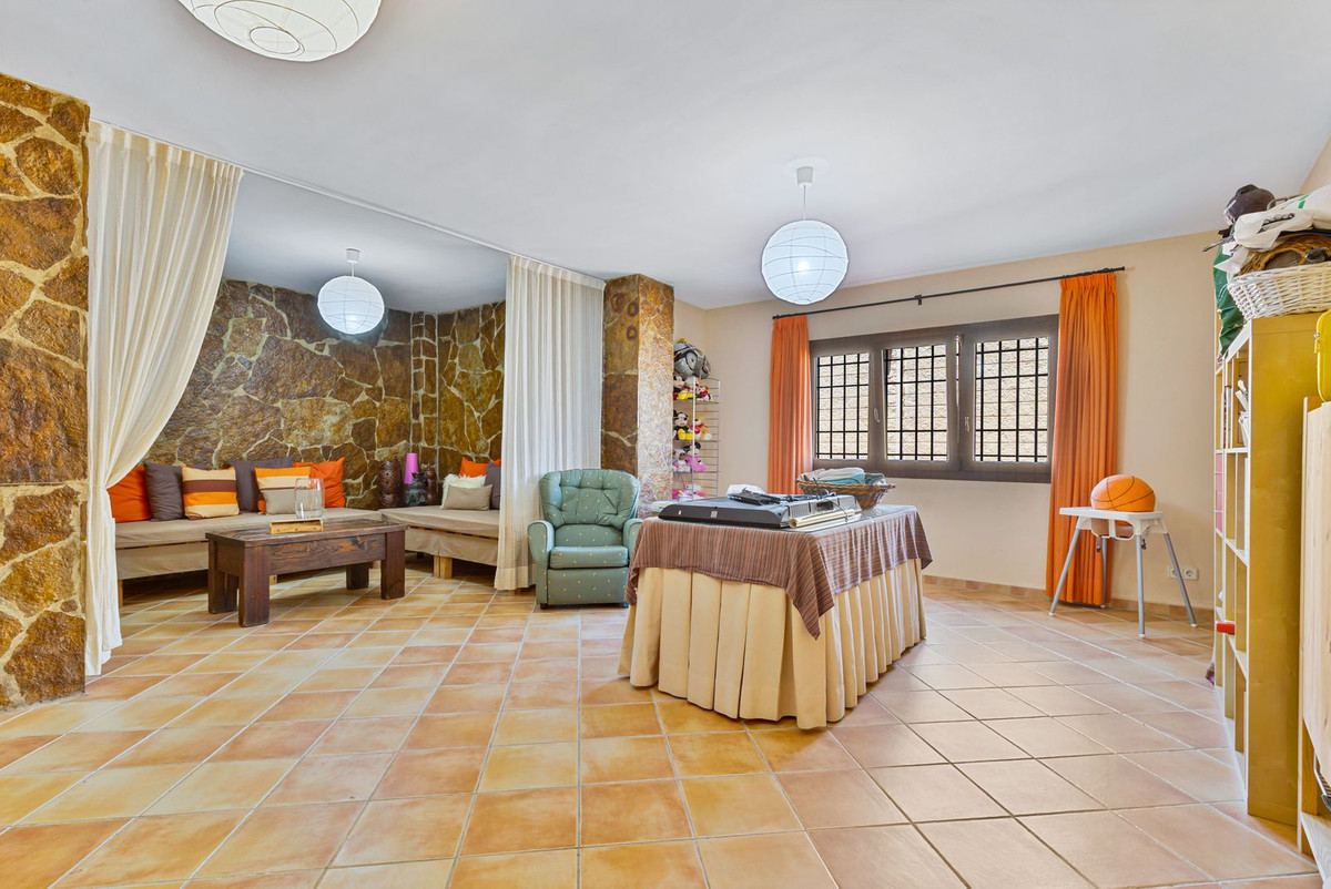 Huis te koop in Alhaurín de la Torre | 8 slaapkamers H5482597