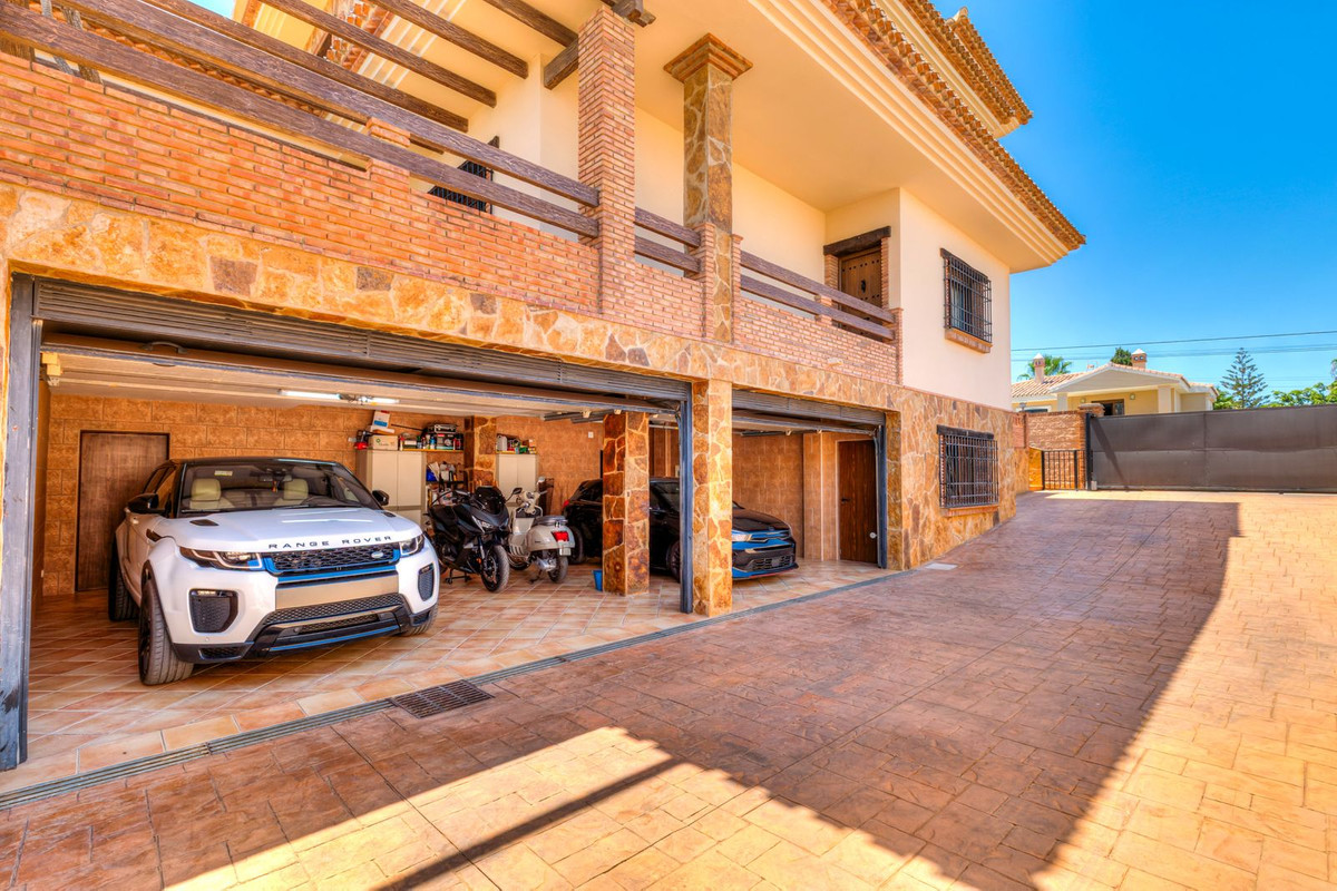 Huis te koop in Alhaurín de la Torre | 8 slaapkamers H5482597
