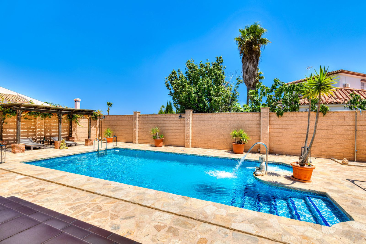 Huis te koop in Alhaurín de la Torre | 8 slaapkamers H5482597