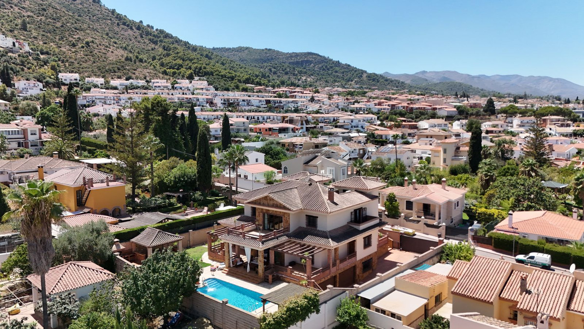 Huis te koop in Alhaurín de la Torre | 8 slaapkamers H5482597