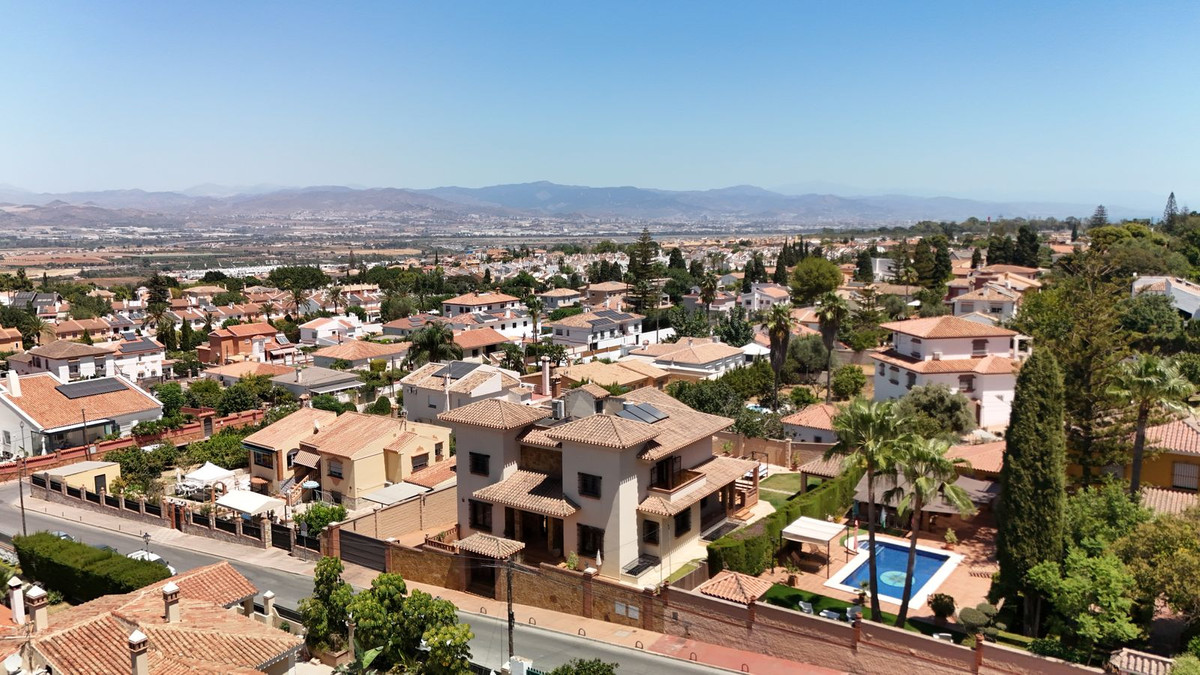 Huis te koop in Alhaurín de la Torre | 8 slaapkamers H5482597