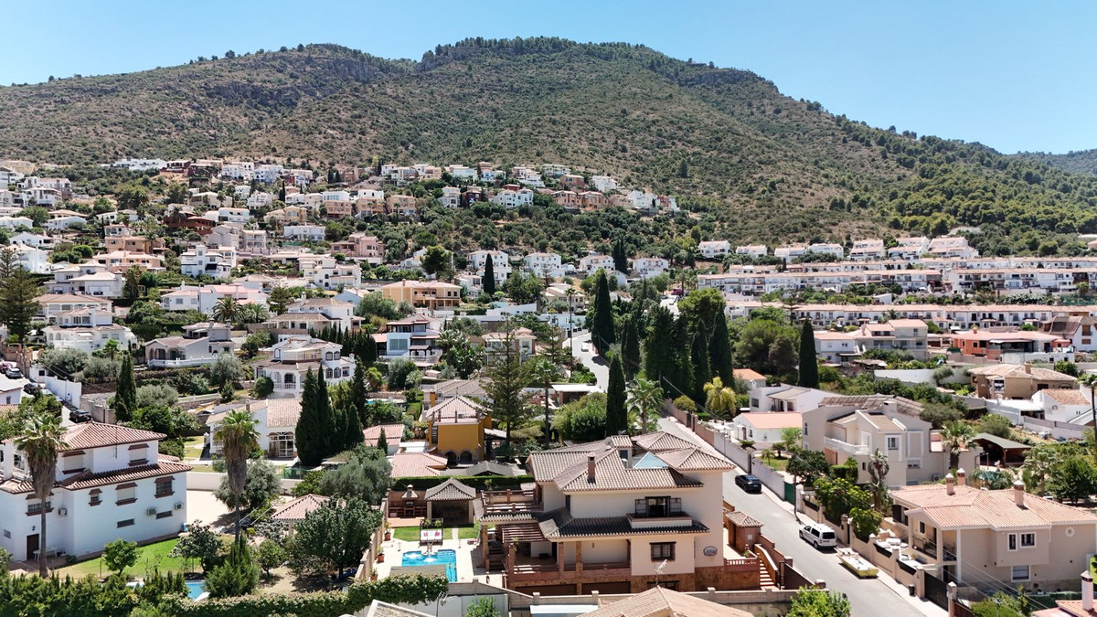 Huis te koop in Alhaurín de la Torre | 8 slaapkamers H5482597