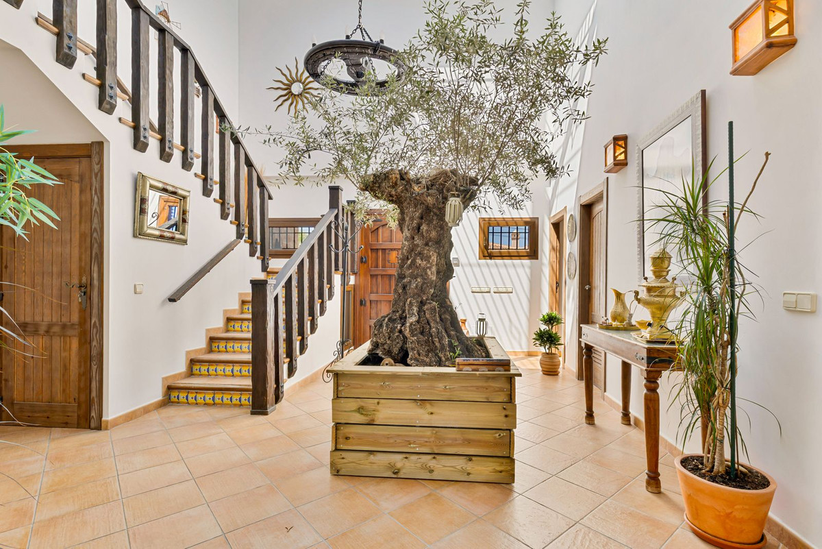 Huis te koop in Alhaurín de la Torre | 8 slaapkamers H5482597