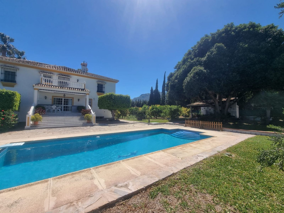 House for sale in Alhaurín el Grande | 9 bedrooms H5111359