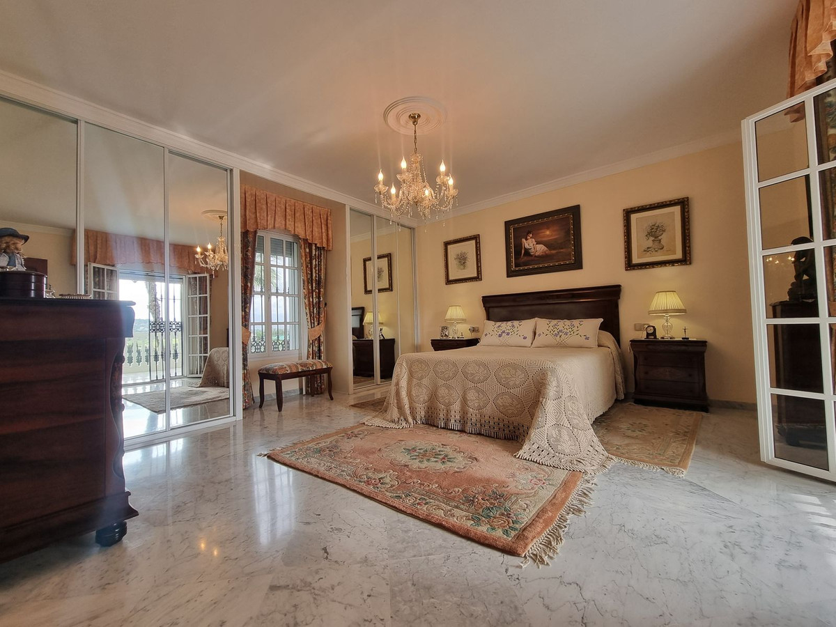 House for sale in Alhaurín el Grande | 9 bedrooms H5111359