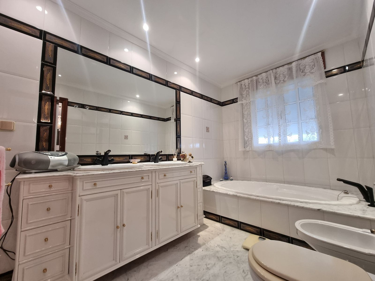 House for sale in Alhaurín el Grande | 9 bedrooms H5111359