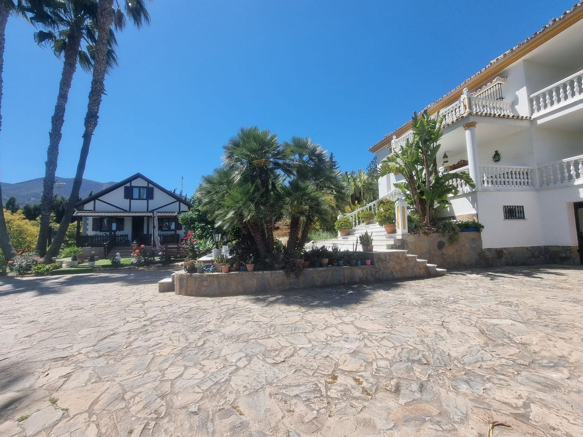 House for sale in Alhaurín el Grande | 9 bedrooms H5111359