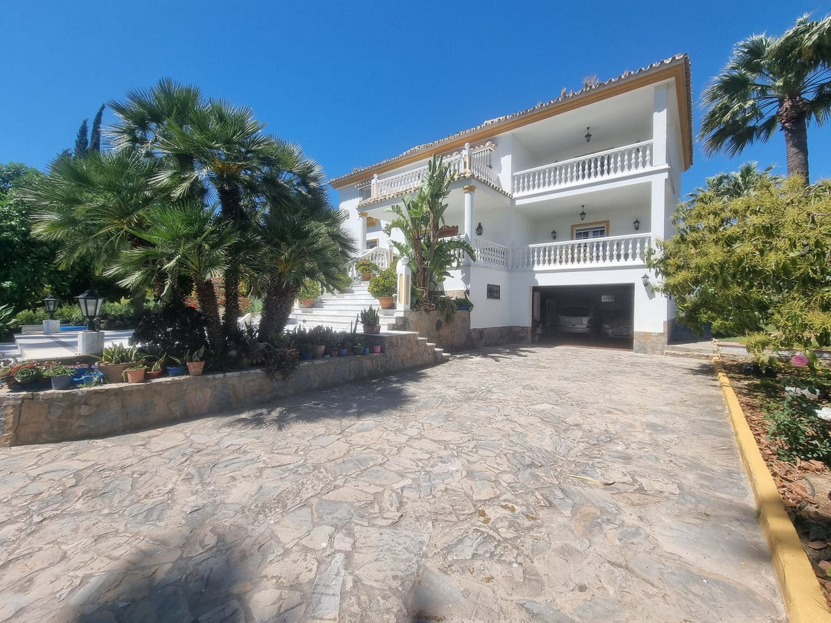 House for sale in Alhaurín el Grande | 9 bedrooms H5111359